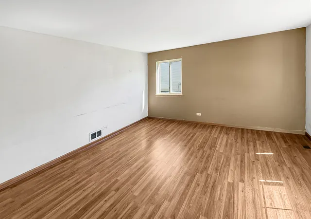 Photo 4 of Single family home for sale at 528 Alcott Ln, Bolingbrook, IL 60440 | MLS# 12764804 | Listing updated on 2026-10-28