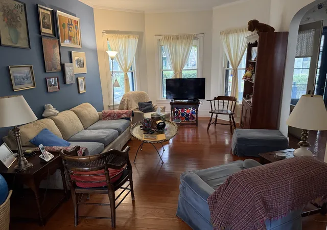 Photo 3 of Single family home for sale at 1516 W Hood Ave, Chicago, IL 60660 | MLS# 12764805 | Listing updated on 2026-10-01