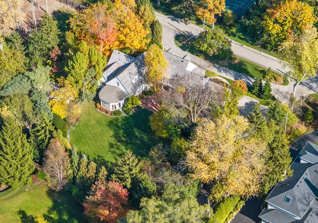 Photo 3 of Single family home for sale at 1070 Meadow Ln, Lake Forest, IL 60045 | MLS# 12764807 | Listing updated on 2026-10-02