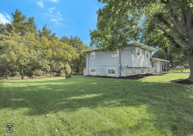Photo 2 of Single family home for sale at 509 Old Hickory Rd, New Lenox, IL 60451 | MLS# 12764810 | Listing updated on 2026-10-04