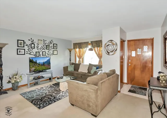 Photo 3 of Single family home for sale at 509 Old Hickory Rd, New Lenox, IL 60451 | MLS# 12764810 | Listing updated on 2026-10-04