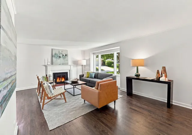 Photo 4 of Single family home for sale at 2111 Lincolnwood Dr, Evanston, IL 60201 | MLS# 12764815 | Listing updated on 2026-10-09