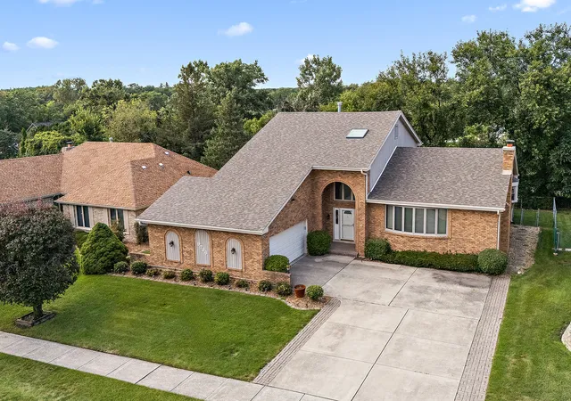 Photo 1 of Single family home for sale at 9736 W Pebble Dr, Palos Park, IL 60464 | MLS# 12764823 | Listing updated on 2026-09-24