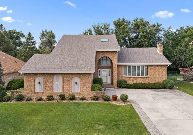 Photo 2 of Single family home for sale at 9736 W Pebble Dr, Palos Park, IL 60464 | MLS# 12764823 | Listing updated on 2026-09-24