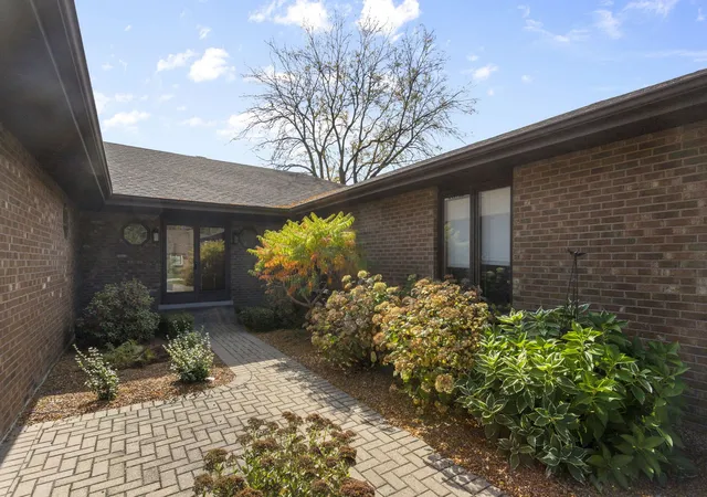 Photo 3 of Single family home for sale at 22w507 John Ct, Medinah, IL 60157 | MLS# 12764841 | Listing updated on 2026-10-21