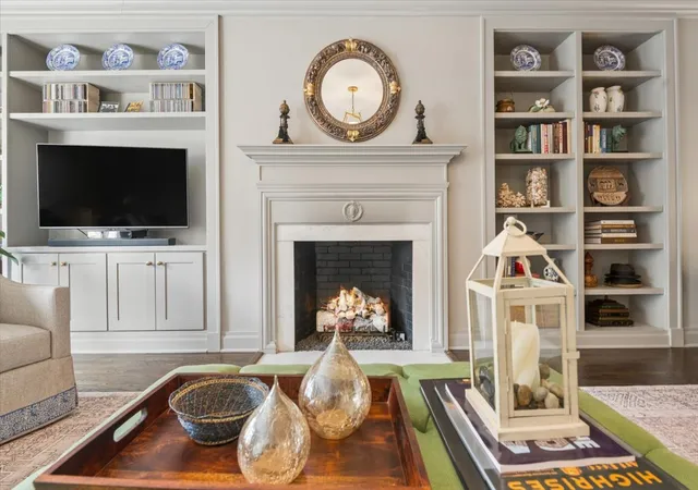 Photo 3 of Condo for sale at 3100 N Sheridan Rd #10E, Chicago, IL 60657 | MLS# 12764843 | Listing updated on 2026-09-24