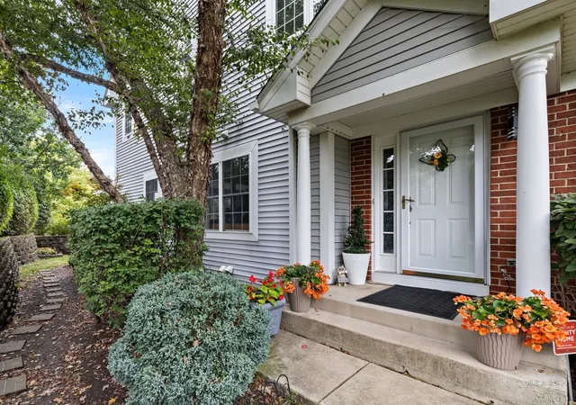 Photo 3 of Townhouse for sale at 1024 N Earls Ct, Palatine, IL 60067 | MLS# 12764851 | Listing updated on 2026-10-01