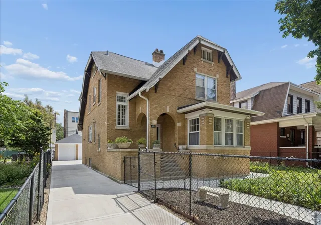 Photo 2 of Single family home for sale at 4821 N Harding Ave, Chicago, IL 60625 | MLS# 12764853 | Listing updated on 2026-09-22