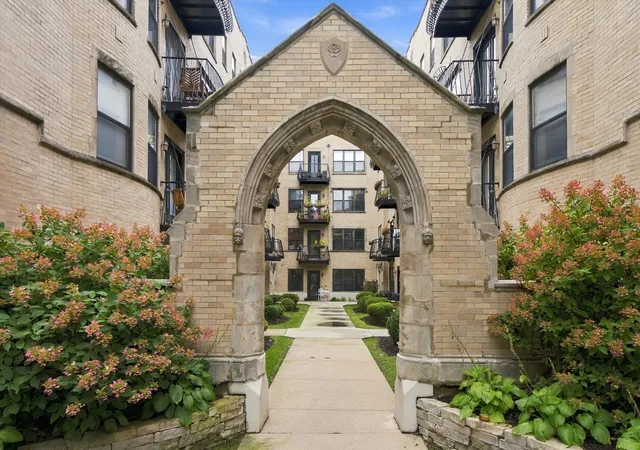 Photo 2 of Condo for sale at 4434 N Damen Ave #3E, Chicago, IL 60625 | MLS# 12764864 | Listing updated on 2026-09-24