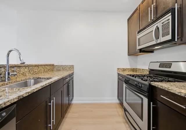Listing Photo 4 - Condo for sale in building located at 4434 N Damen Ave, Chicago, IL 60625 - Unit #3E