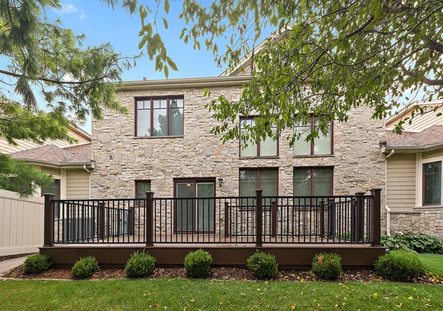 Photo 3 of Townhouse for sale at 9362 Arrowhead Cir, Frankfort, IL 60423 | MLS# 12764866 | Listing updated on 2026-10-22