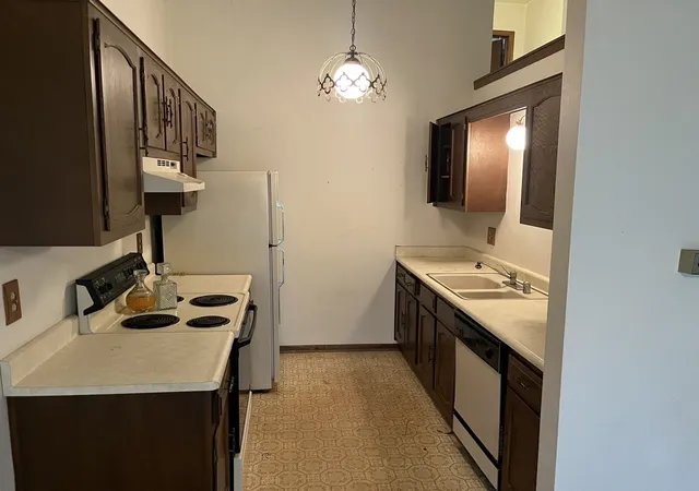 Listing Photo 4 - Condo for sale in building located at 4645 High Pt Dr, Rockford, IL 61114 - Unit #12