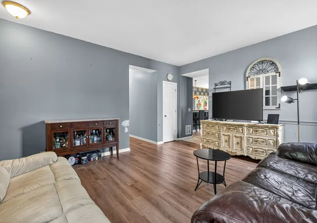 Photo 3 of Single family home for sale at 24218 Apple Crk Ln, Plainfield, IL 60586 | MLS# 12764884 | Listing updated on 2026-09-24