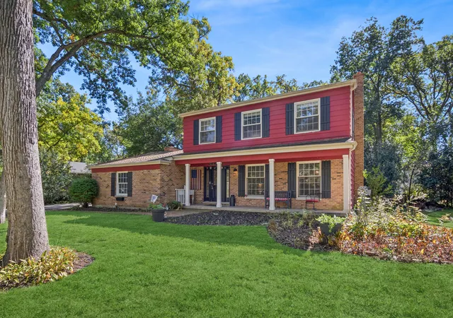 Photo 1 of Single family home for sale at 6809 Hillcrest Dr, Crystal Lake, IL 60012 | MLS# 12764887 | Listing updated on 2026-10-08