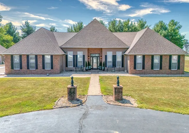 Photo 1 of Single family home for sale at 14323 N Manhattan Ln, Mt Vernon, IL 62864 | MLS# 12764903 | Listing updated on 2026-09-27