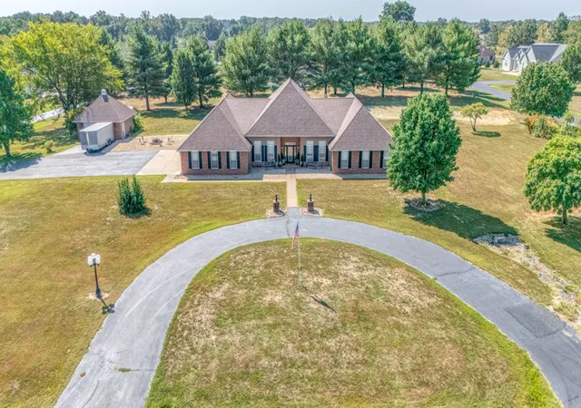 Photo 2 of Single family home for sale at 14323 N Manhattan Ln, Mt Vernon, IL 62864 | MLS# 12764903 | Listing updated on 2026-09-27