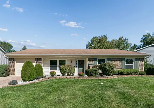 Single family home for sale at 25 Red Haw Ln, Lake Zurich, IL 60047 | MLS# 12764916