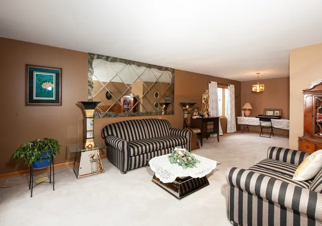 Photo 2 of Single family home for sale at 9430 S 69th Avenue, Oak Lawn, IL 60453 | MLS# 12764937 | Listing updated on 2026-09-23