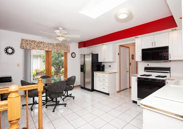 Photo 4 of Single family home for sale at 9430 S 69th Avenue, Oak Lawn, IL 60453 | MLS# 12764937 | Listing updated on 2026-09-23