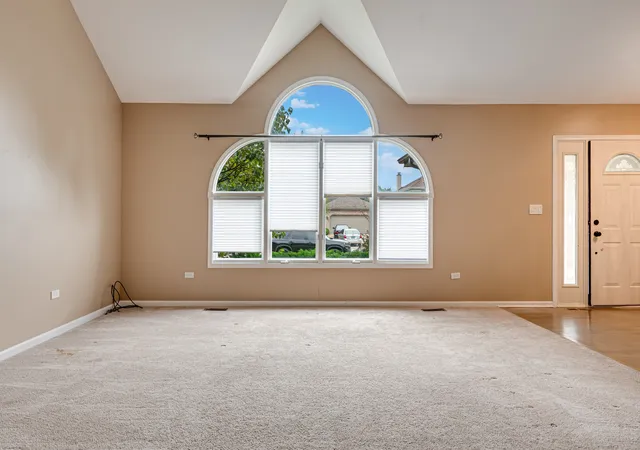 Photo 2 of Single family home for sale at 1124 Covington Dr, Lemont, IL 60439 | MLS# 12764939 | Listing updated on 2026-10-06