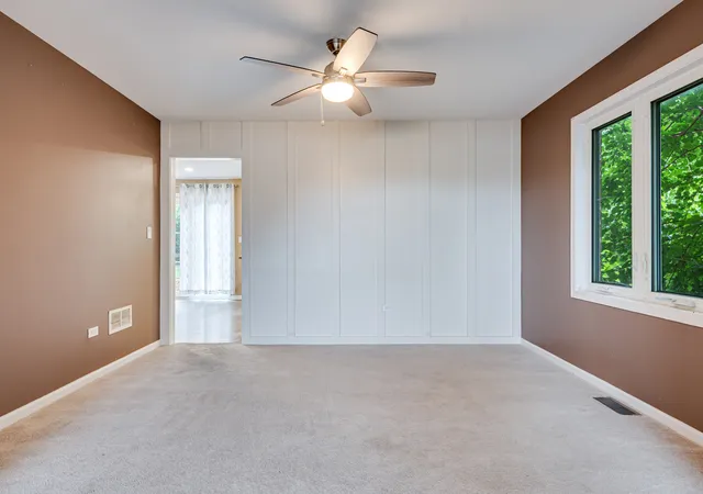 Photo 3 of Single family home for sale at 1124 Covington Dr, Lemont, IL 60439 | MLS# 12764939 | Listing updated on 2026-10-06