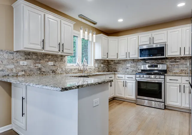 Photo 4 of Single family home for sale at 1124 Covington Dr, Lemont, IL 60439 | MLS# 12764939 | Listing updated on 2026-10-06
