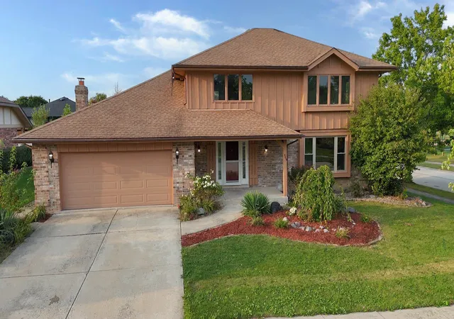 Photo 3 of Single family home for sale at 8216 Eynsford Dr, Orland Park, IL 60462 | MLS# 12764951 | Listing updated on 2026-09-21