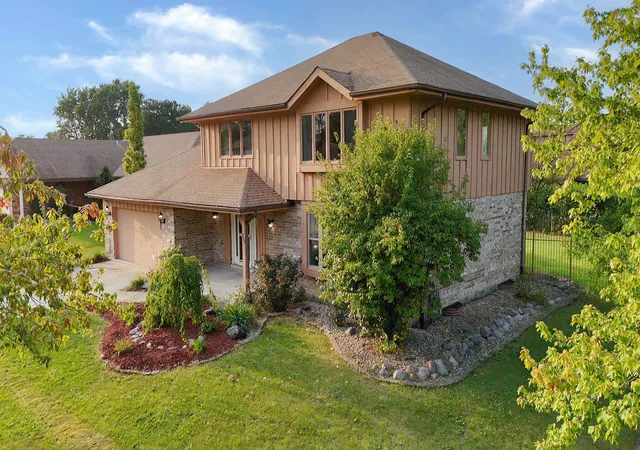 Photo 4 of Single family home for sale at 8216 Eynsford Dr, Orland Park, IL 60462 | MLS# 12764951 | Listing updated on 2026-09-21
