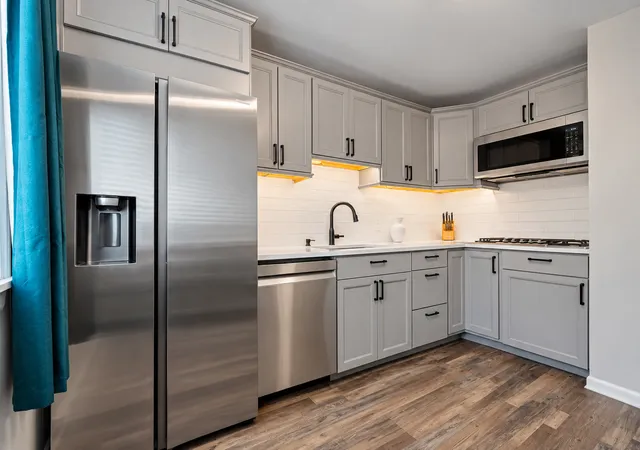 Listing Photo 5 - Condo for sale in building located at 113 Boardwalk St, Elk Grove Village, IL 60007 - Unit #E