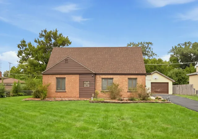 Photo 1 of Single family home for sale at 1700 Pratt Ave, Des Plaines, IL 60018 | MLS# 12764957 | Listing updated on 2026-09-24