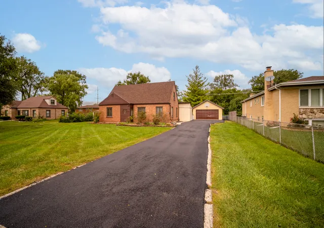 Photo 3 of Single family home for sale at 1700 Pratt Ave, Des Plaines, IL 60018 | MLS# 12764957 | Listing updated on 2026-09-24