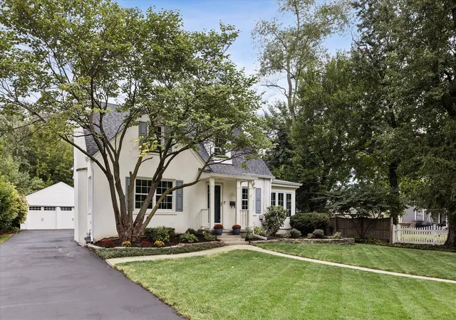 Photo 2 of Single family home for sale at 380 Oak St, Glen Ellyn, IL 60137 | MLS# 12764958 | Listing updated on 2026-10-05