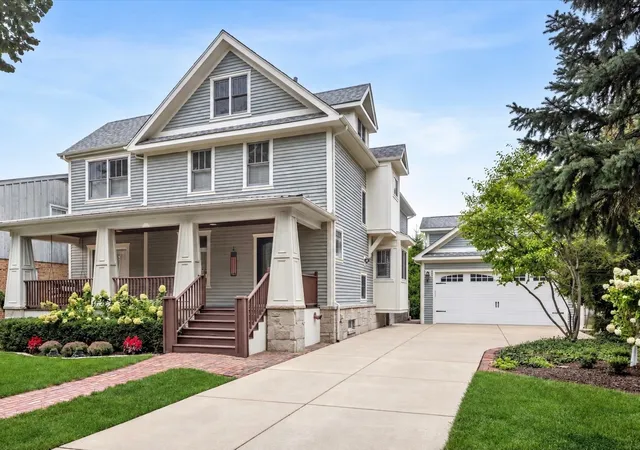 Photo 2 of Single family home for sale at 16 S Monroe St, Hinsdale, IL 60521 | MLS# 12764960 | Listing updated on 2026-09-26