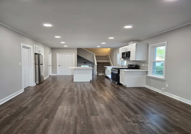 Photo 3 of Single family home for sale at 193 Grace St, Bensenville, IL 60106 | MLS# 12764967 | Listing updated on 2026-09-24
