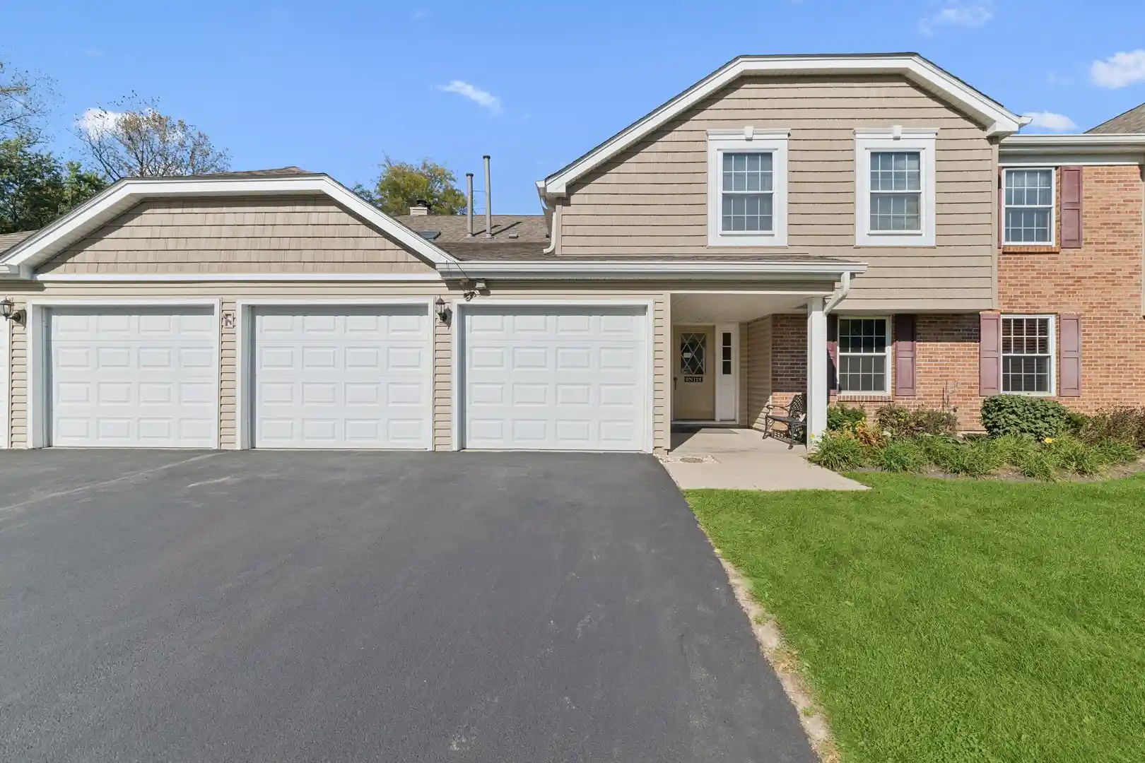 Listing Photo 20 - Condo for sale in 0N128 Ennerdale Ln located at 0N128 Ennerdale Ln, Winfield, IL 60190 - Unit #1406