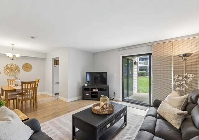Photo 4 of Townhouse for sale at 1505 Harbour Ct #1A, Schaumburg, IL 60193 | MLS# 12764981 | Listing updated on 2026-10-05