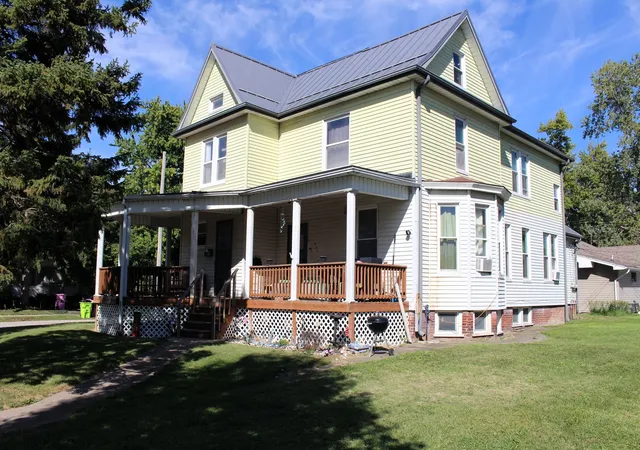 Photo 2 of Multi family home for sale at 423 W Main St, Clinton, IL 61727 | MLS# 12764982 | Listing updated on 2026-10-05