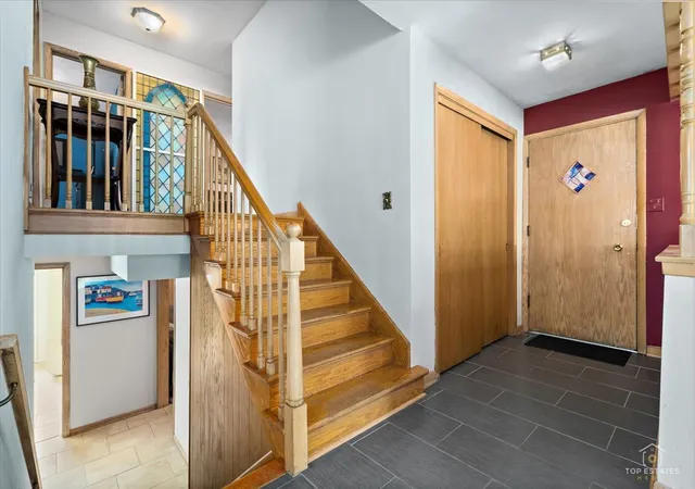 Photo 3 of Single family home for sale at 532 N Redfield Ct, Park Ridge, IL 60068 | MLS# 12764986 | Listing updated on 2026-09-30