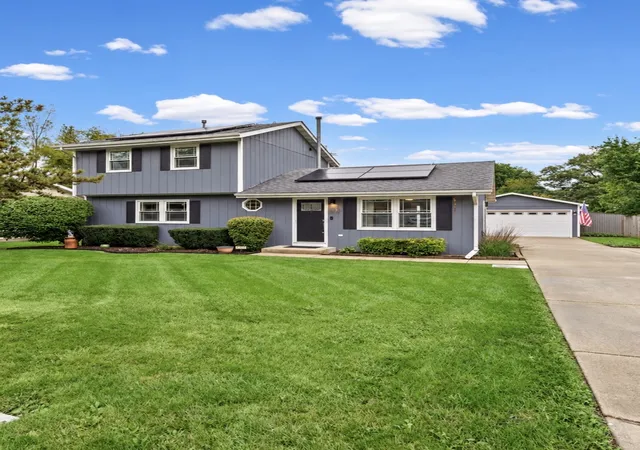 Photo 2 of Single family home for sale at 5216 Palm St, Mc Henry, IL 60051 | MLS# 12764998 | Listing updated on 2026-10-07