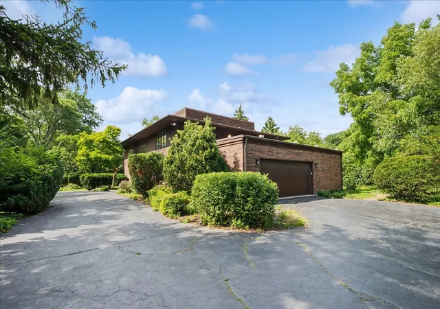 Photo 3 of Single family home for sale at 201 Aspen Ln, Highland Park, IL 60035 | MLS# 12764999 | Listing updated on 2026-09-22