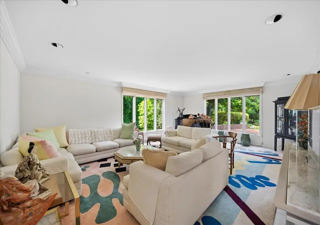 Photo 4 of Single family home for sale at 201 Aspen Ln, Highland Park, IL 60035 | MLS# 12764999 | Listing updated on 2026-10-01