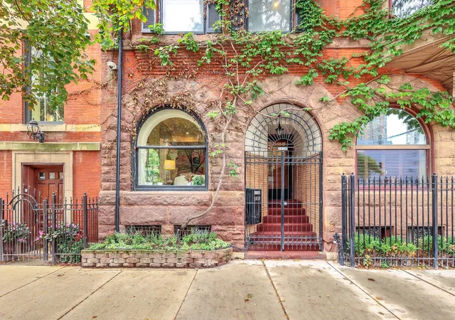 Photo 3 of Single family home for sale at 1034 N La Salle Dr, Chicago, IL 60610 | MLS# 12765008 | Listing updated on 2026-09-29