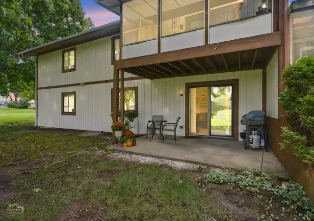 Photo 3 of Condo for sale at 4905 W Oakwood Dr #D, Mc Henry, IL 60050 | MLS# 12765010 | Listing updated on 2026-10-20