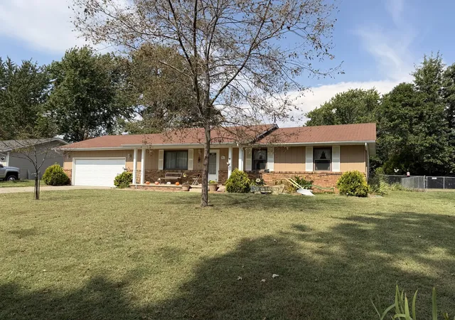 Photo 2 of Sale Pending at 374 Northwood Ln, Salem, IL 62881 | MLS# 12765014 | Listing updated on 2026-09-27
