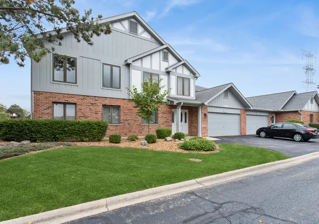 Photo 2 of Condo for sale at 13050 Terrace Dr, Palos Park, IL 60464 | MLS# 12765017 | Listing updated on 2026-09-30