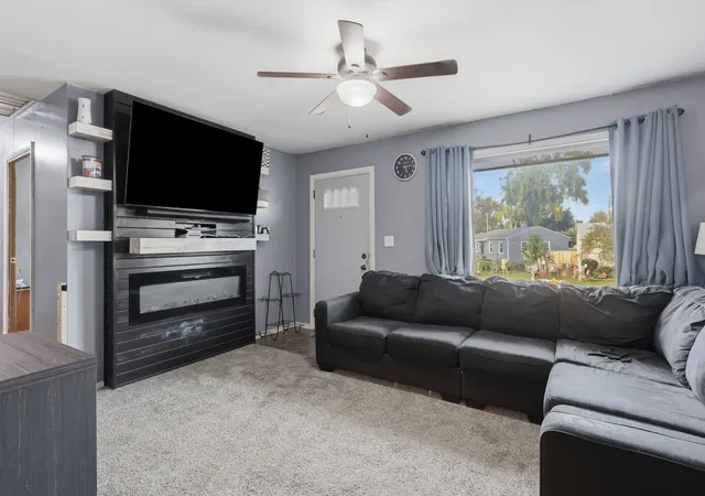 Photo 3 of Single family home for sale at 3819 Sunnyside Ave, Davenport, IA 52802 | MLS# 12765023 | Listing updated on 2026-10-20