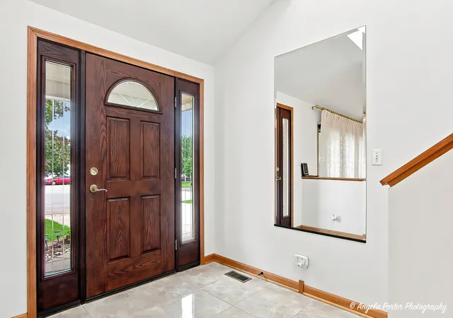 Photo 2 of Single family home for sale at 872 Harvest Ct, Antioch, IL 60002 | MLS# 12765027 | Listing updated on 2026-09-23