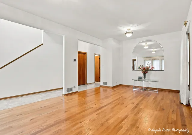 Photo 4 of Single family home for sale at 872 Harvest Ct, Antioch, IL 60002 | MLS# 12765027 | Listing updated on 2026-09-23