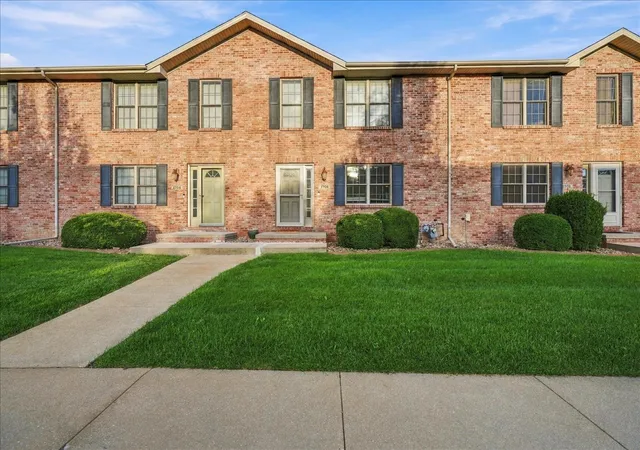 Photo 1 of Townhouse for sale at 1706 Glenbridge Rd, Bloomington, IL 61704 | MLS# 12765029 | Listing updated on 2026-10-01