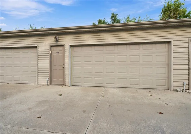 Photo 3 of Townhouse for sale at 1706 Glenbridge Rd, Bloomington, IL 61704 | MLS# 12765029 | Listing updated on 2026-10-01